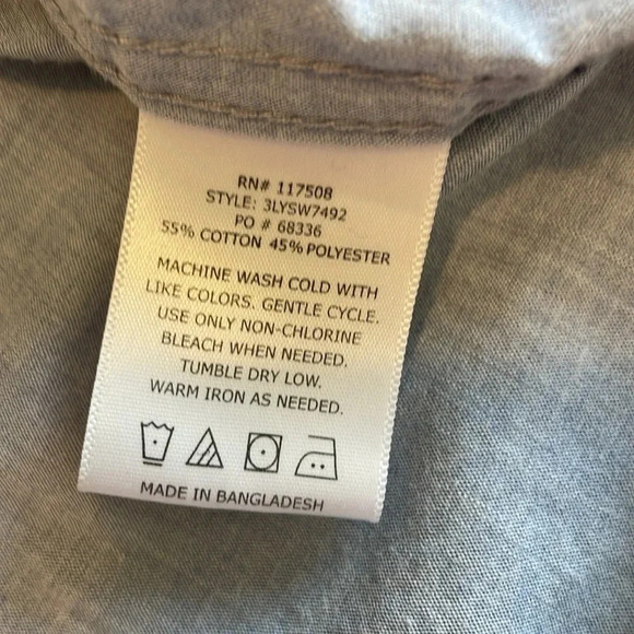 Levi’s pale blue button up top Medium - Picture 5 of 6